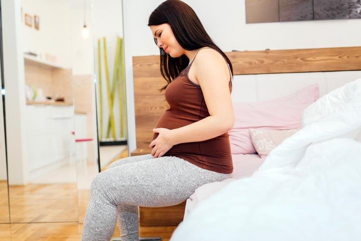 Calambres en el estómago durante el embarazo: ¿Es normal?